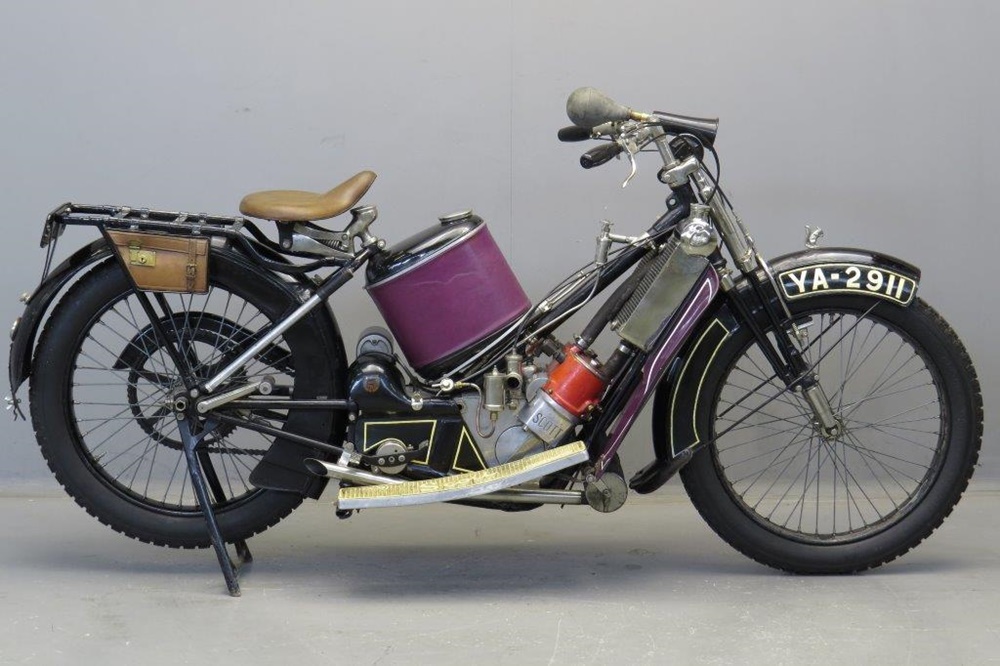 Старинный мотоцикл Scott 1922