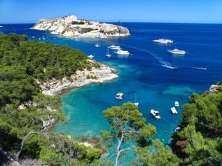Богатейший инвестор мира купил островок в Греции