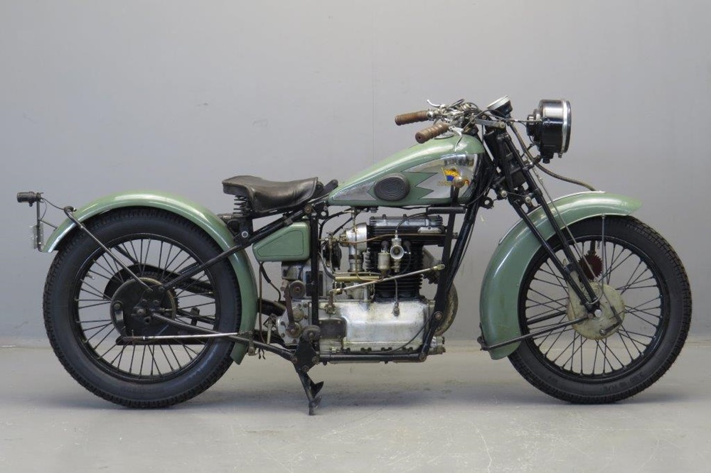 Старинный мотоцикл Royal Standard 1929