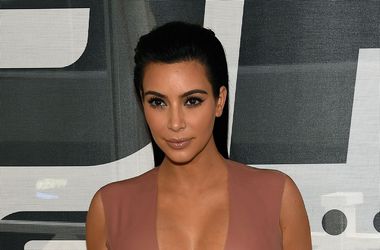 Ким Кардашьян отблагодарила 45 млн. подписчиков в Instagram, выложив фото груди