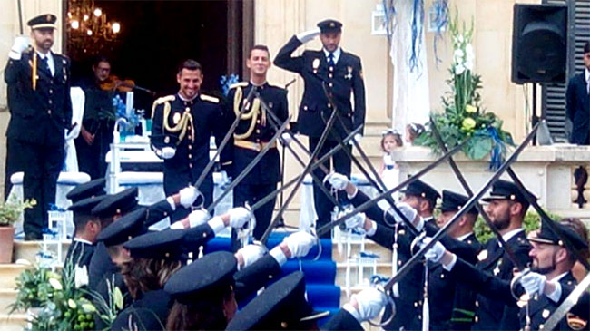 В Испании сыграли первую полицейскую гей-свадьбу
