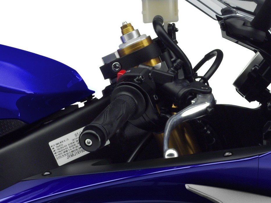 Спортивные мотоциклы Yamaha YZF-R6, YZF-R3 и YZF-R125 2016 (фото)