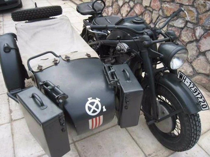 Бред Питт купил немецкий мотоцикл с коляской времен Второй Мировой